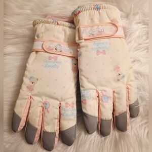 NWOT Ladies Kawaii Bear Snow Gloves